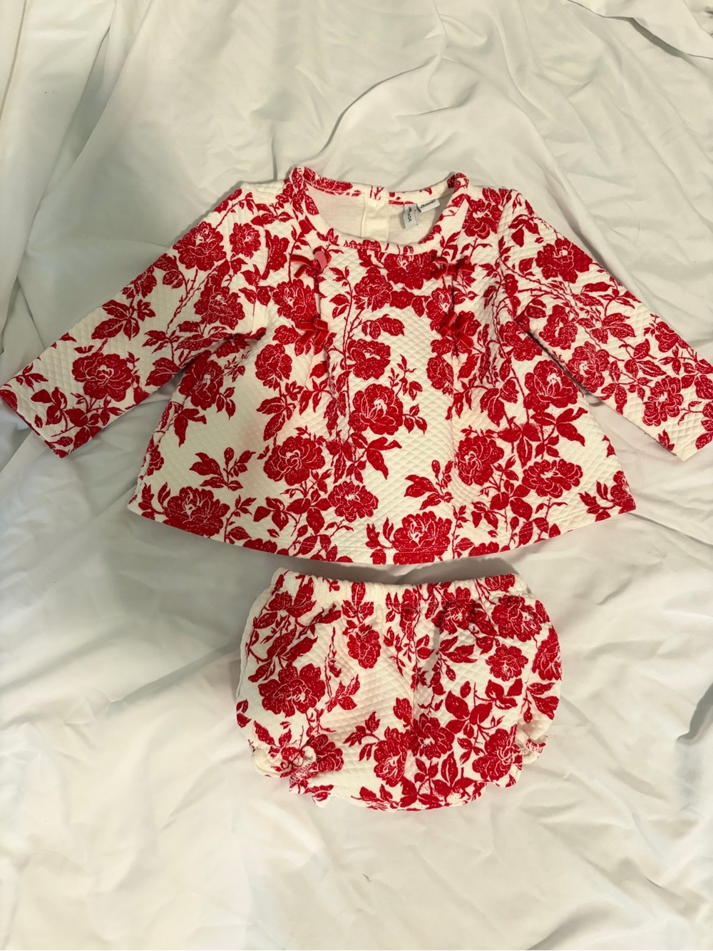 Janie & Jack 2 Piece Baby Set with Red Floral Print and bows size 12-18 months